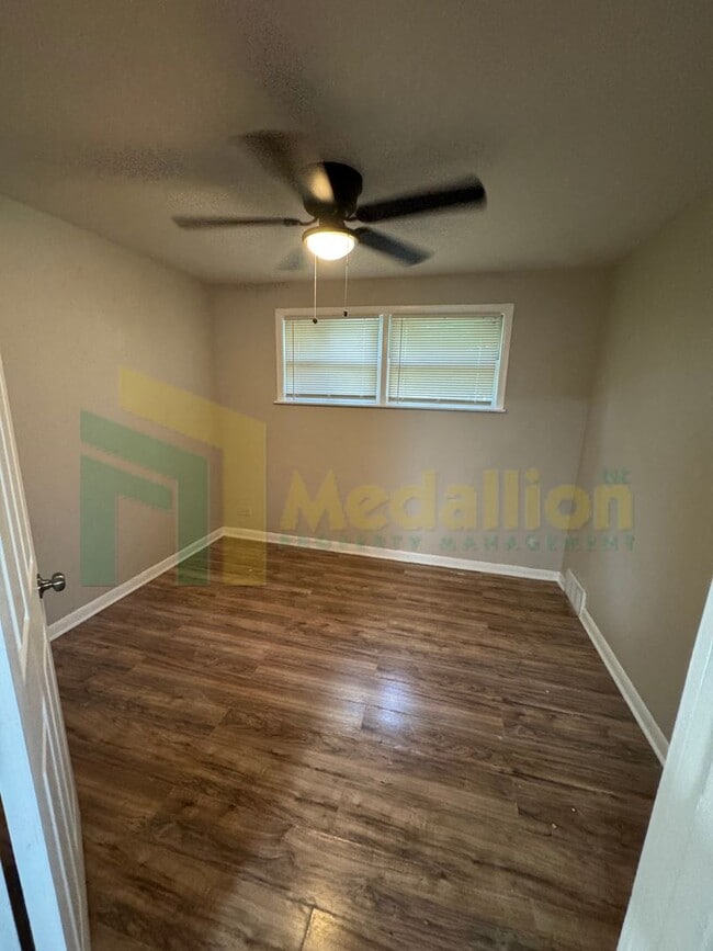 Building Photo - Beautifully Updated 3-Bed Home on a Quiet Block – Move-In Ready!