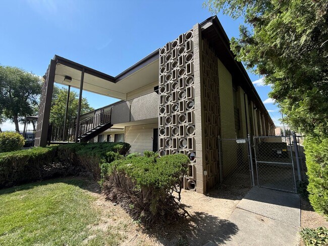 Building Photo - Spacious One-Bedroom Condo in Millcreek!