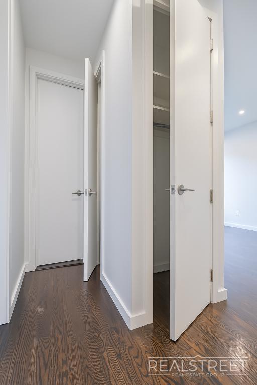 Building Photo - Stunning Modern Large 2 Bedroom