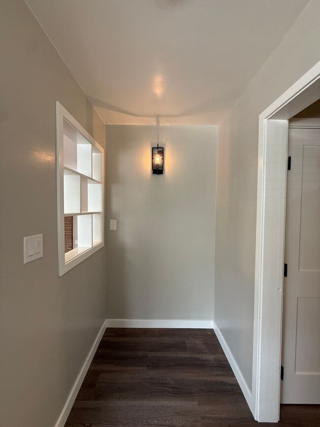 Building Photo - Centrally Located Single Story Updated Home