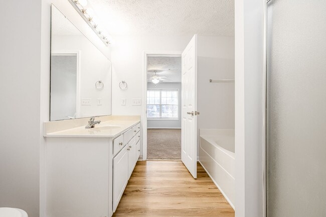 Building Photo - 3 Bedroom Lake View Condo on McFayden Lake with Lakeviews