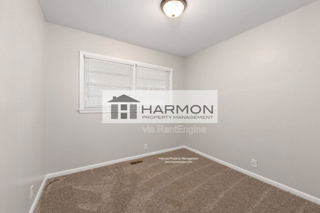 Building Photo - 4516 S Elizabeth Ave