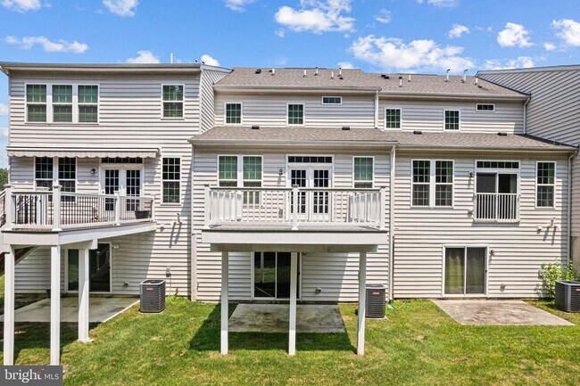 Building Photo - 89 Isabelle Ct