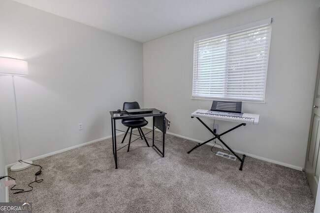 Building Photo - 2073 Raintree Pl