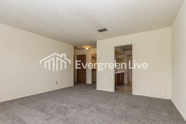 Building Photo - 8688 Deer Hollow Dr