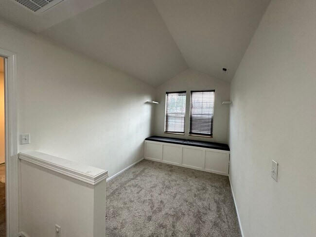 Building Photo - Silver Lake Area Rental