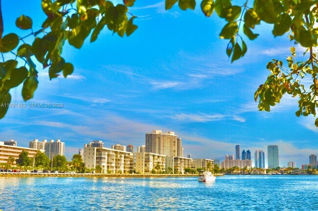 Building Photo - 2910 Point E Dr