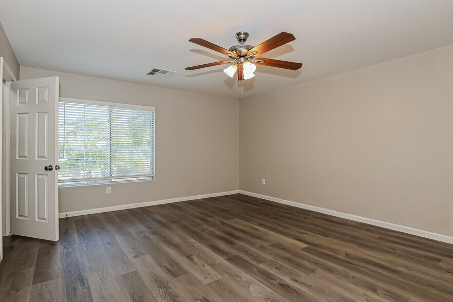 Building Photo - 13429 W Peck Dr