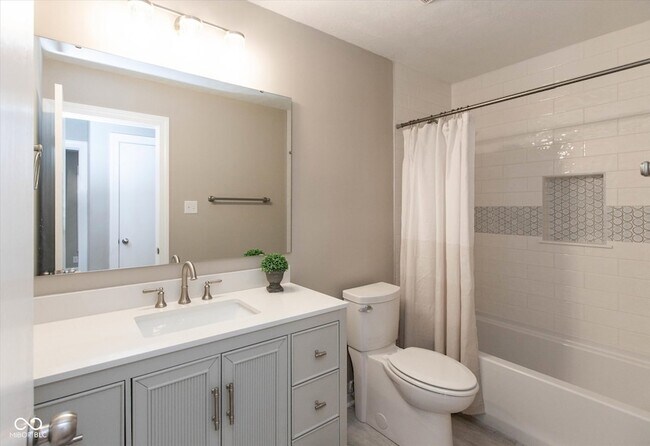 Building Photo - 707 Daffon Dr