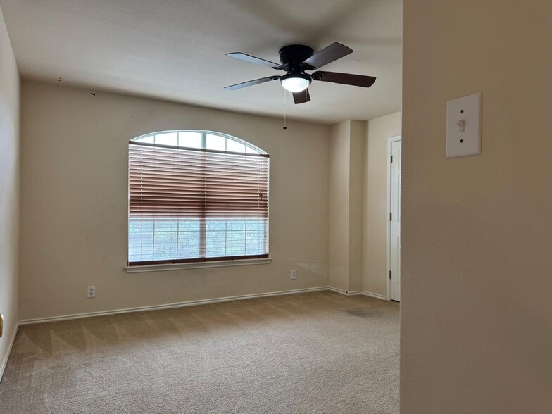 Building Photo - 4526 Darien Vista