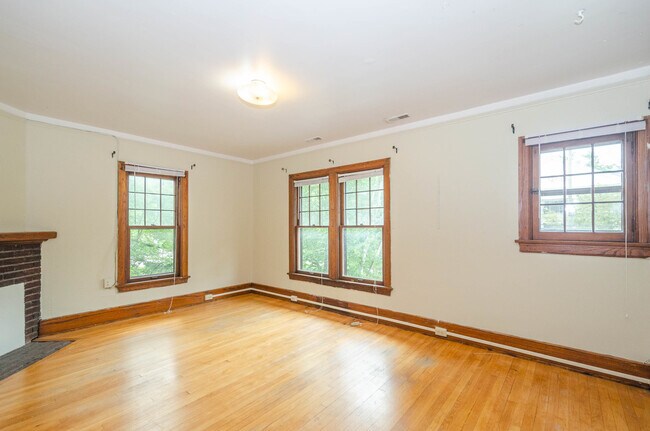 Building Photo - 1517 S University Ave