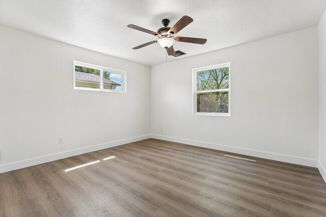 Building Photo - 4737 N 13th Ave