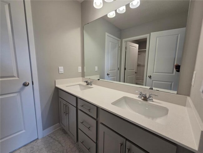 Building Photo - 838 Foxglove Ter
