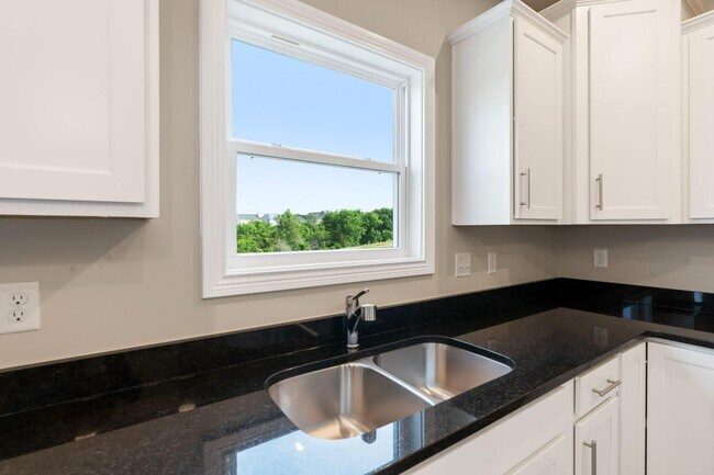 Building Photo - 916 Camden Ct