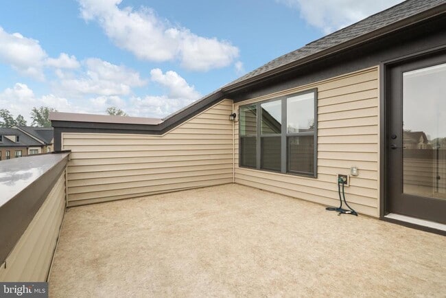 Building Photo - 12311 W Oaks Dr