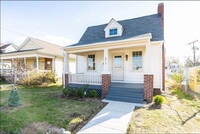 Building Photo - 2010 Maury St