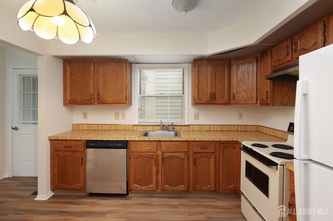 Building Photo - 123 Concordia Cir