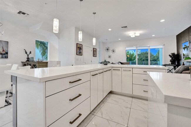 Building Photo - 1371 N Ocean Blvd