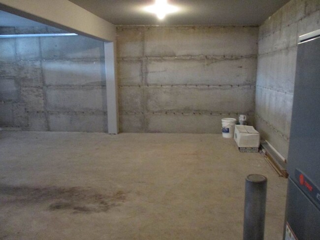 Building Photo - 2 Bedroom 2 Bath Condo in the Hunt Highlan...