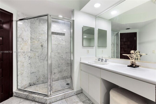 Building Photo - 16400 Collins Ave