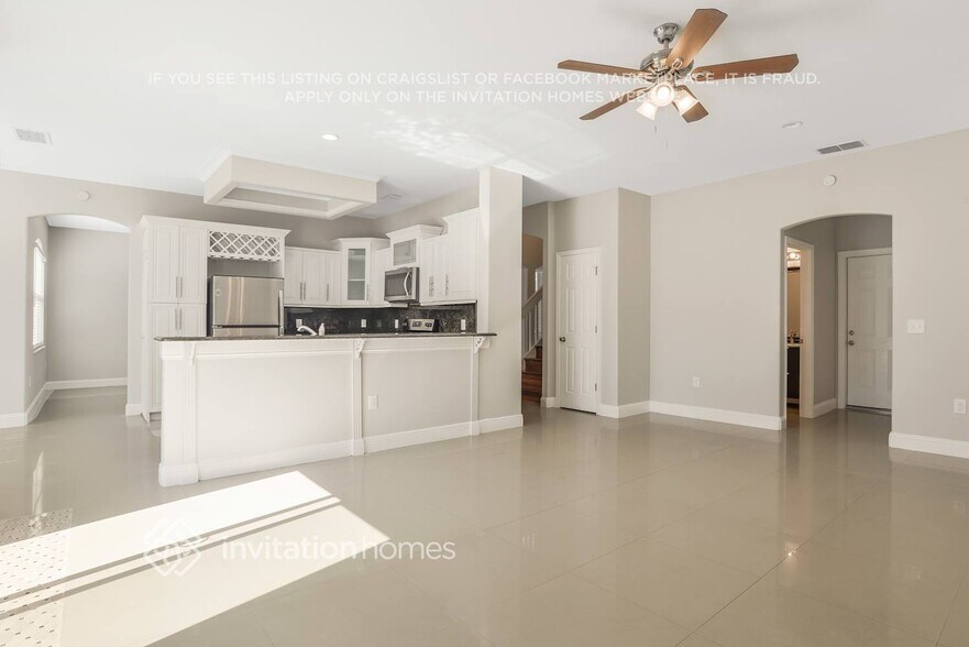 Building Photo - 1146 Lake Biscayne Way