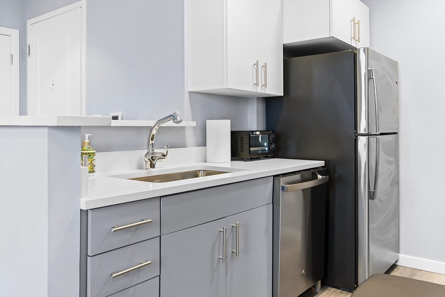 Building Photo - 95 Broadway-SI ID1240399P