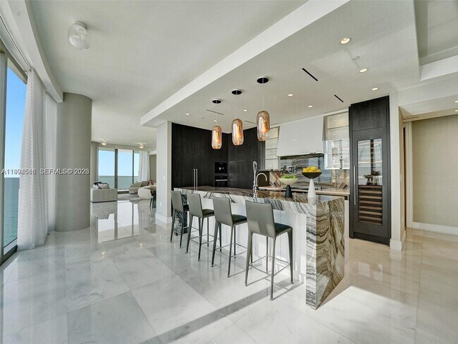 Building Photo - 17901 Collins Ave