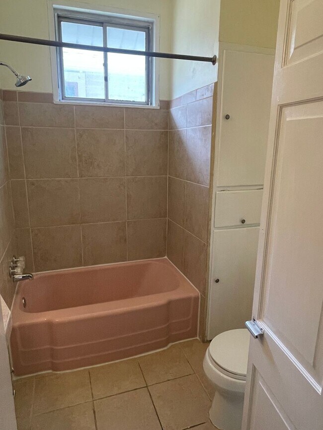 Building Photo - 2BD/1BA Shotgun in MidCity