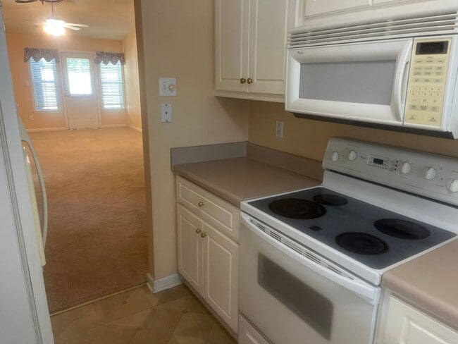 Building Photo - 2 Bed, 2 Bath Home