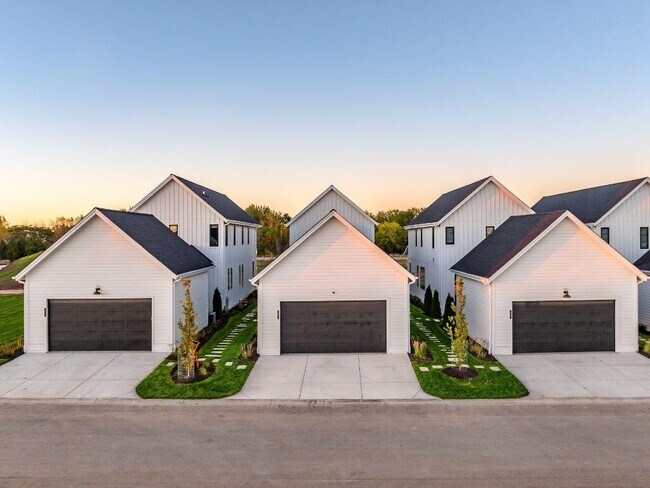 Building Photo - 458 Kinsale Ln