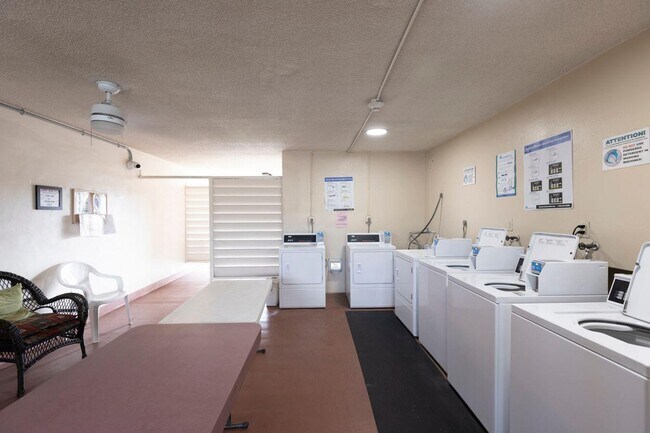 Building Photo - 5300 Washington St