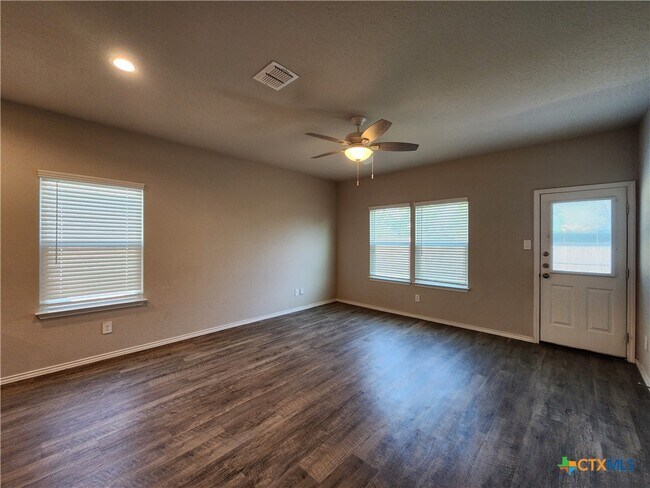 Building Photo - 621 Jennifer Cv