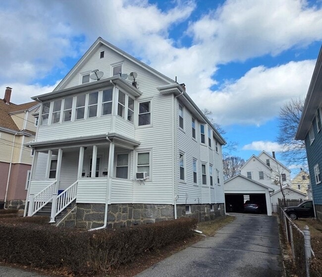 Building Photo - 176 Safford St