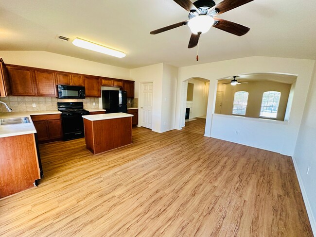 Building Photo - Check out this SWEET 4 bed/2 bath home!