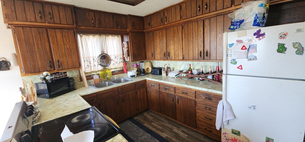 Building Photo - 807 Chicago St