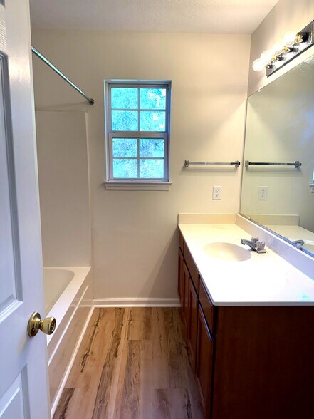 Building Photo - 2128 Candlebrook Ct