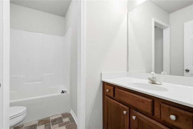 Building Photo - 6199 Thorncrest Dr