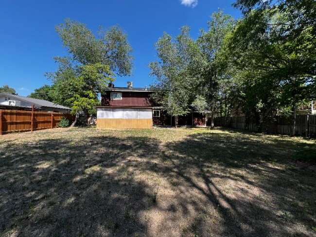Building Photo - 593 Redwing Ln