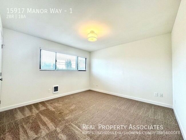 Building Photo - 15917 Manor Way