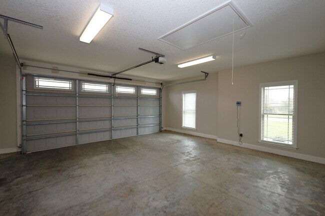 Building Photo - 3973 Valiant Ct