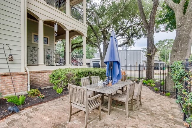 Building Photo - 1450 Lawrence St