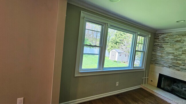 Building Photo - 72 Schriever Ln