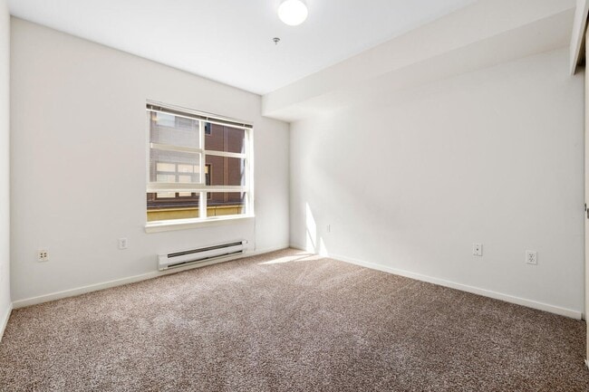 Building Photo - Beautiful 2 Bed 1.75 Bath Condo in Downtown Bellevue