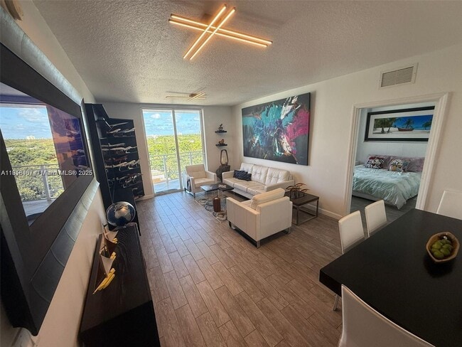 Building Photo - 2600 SW 27th Ave