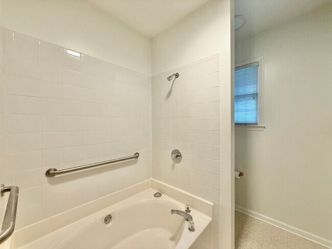 Building Photo - Private 3BD, 2.5BA Home Near Downtown Clayton