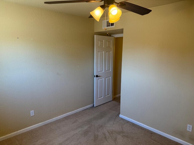 Building Photo - 2058 E Fremont Dr
