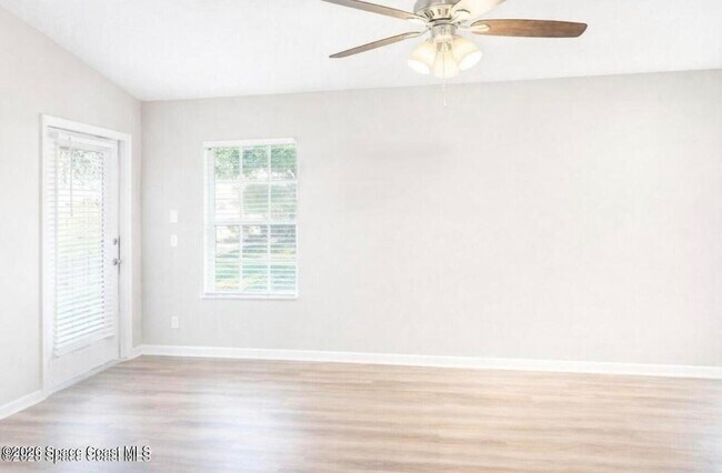 Building Photo - 1196 Goldenrod Cir NE