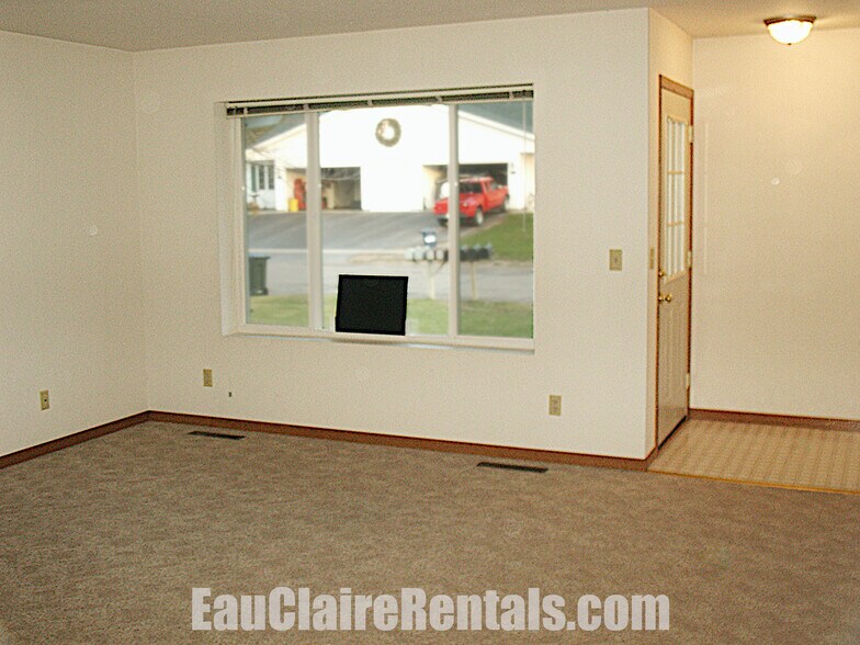 Building Photo - 2265 Frank St