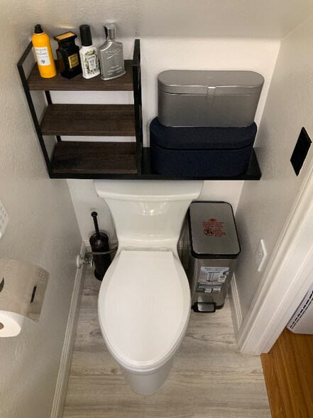 Building Photo - 355 N Maple St