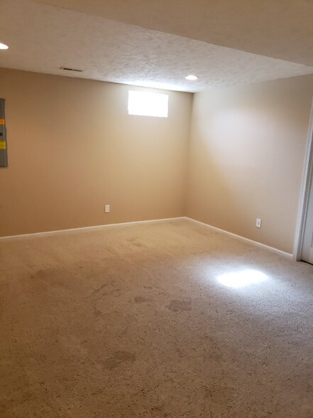 Building Photo - 102 Yellowstone Ct